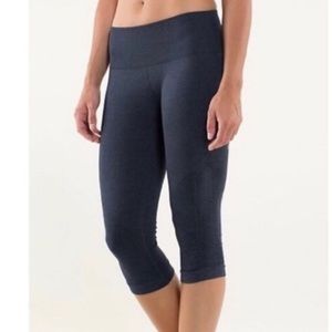 Lululemon Navy Ebb to Street Crop Size 4